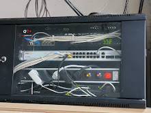 Rack de rețea după reorganizare și upgrade la Gigabit